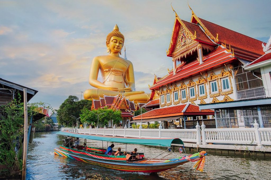 wat-paknam-phasi-charoen-big-buddha