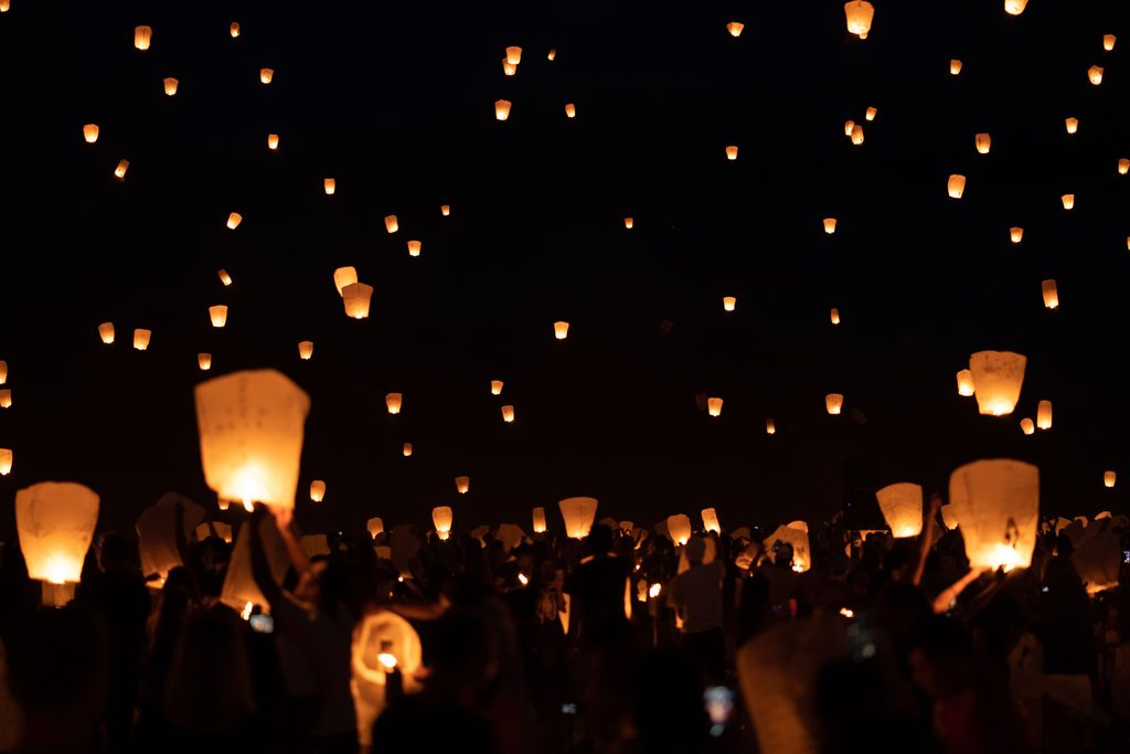 yi-peng-festival-sky-lanterns-night